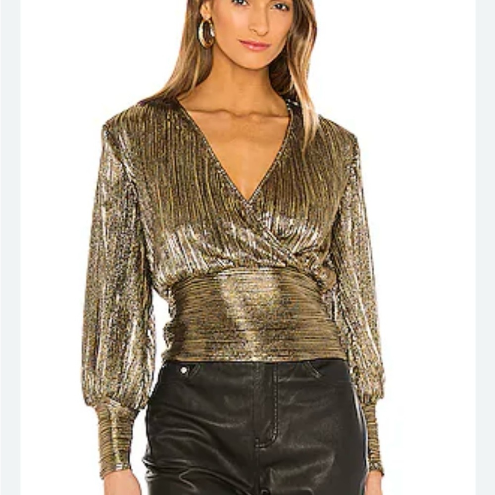 Trinity Pleat Blouse in shiny Gold
BARDOT
Color: Gold
